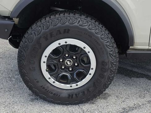 Used 2025 Ford Bronco Badlands w/ Sasquatch Package AWD/4WD image 12