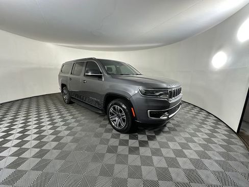 Certified 2024 Jeep Wagoneer L Series II w/ Flexible Seating Group AWD/4WD image 3
