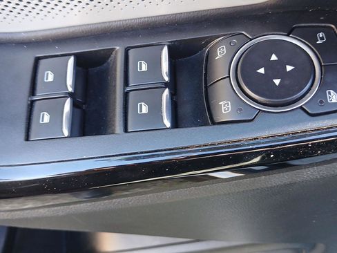 Used 2022 Ford Explorer Platinum w/ Technology Package image 11