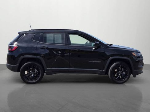 Used 2025 Jeep Compass Latitude w/ Altitude Special Edition AWD/4WD image 7