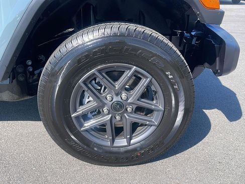 New 2026 Jeep Gladiator Sport AWD/4WD image 9