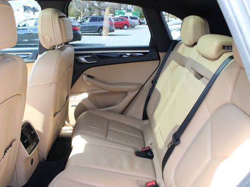 Used 2017 Porsche Macan AWD/4WD image 20