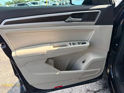 Used 2023 Volkswagen Atlas SE w/ Panoramic Sunroof Package AWD/4WD image 12