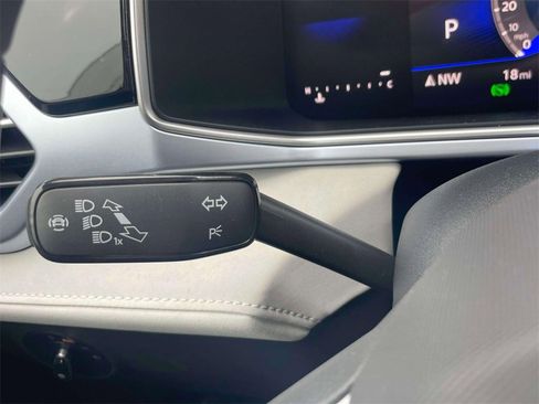 New 2026 Volkswagen Taos SE image 22