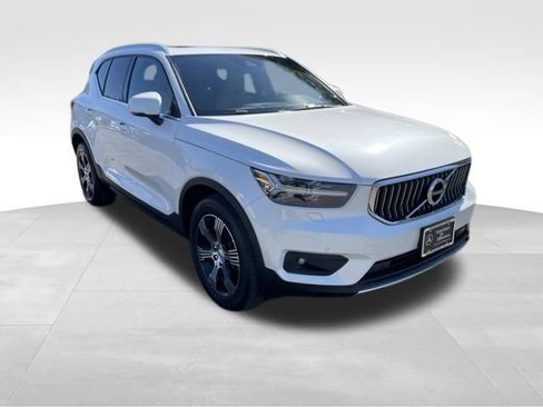 Used 2022 Volvo XC40 T5 Inscription w/ Climate Package image 7