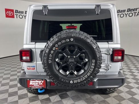 Used 2023 Jeep Wrangler Unlimited w/ Sun & Screen Package image 25