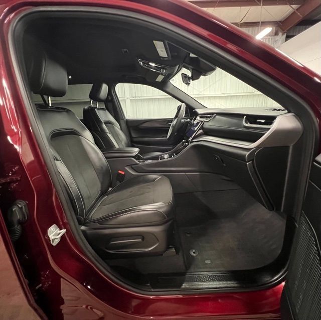 Used 2025 Jeep Grand Cherokee L Altitude RWD image 18