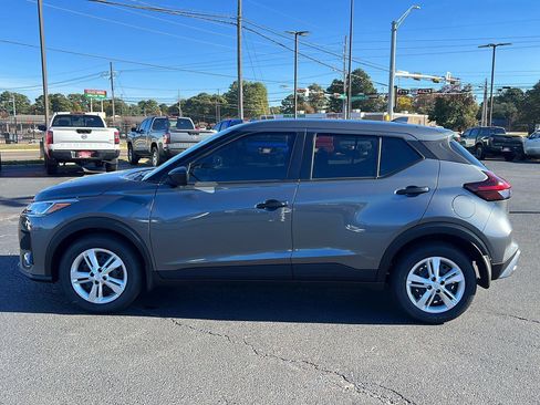 New 2025 Nissan Kicks Play S image 6