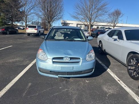 Used 2011 Hyundai Accent GS image 2