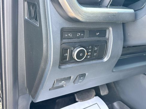 Used 2023 Ford F250 Lariat w/ Lariat Ultimate Package AWD/4WD image 30