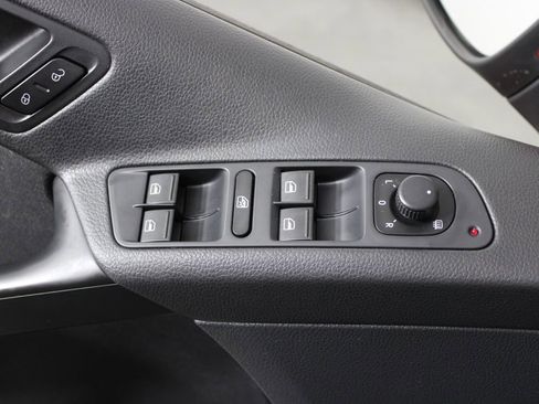 Used 2015 Volkswagen Tiguan S FWD image 21
