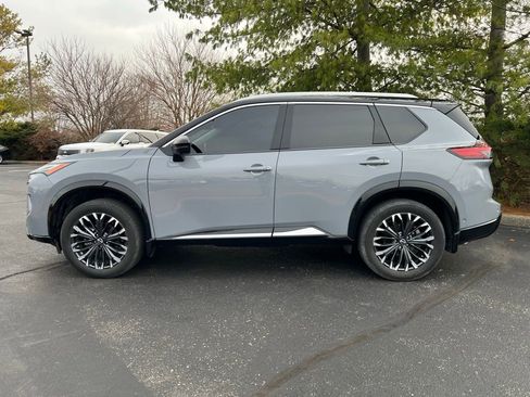 Used 2024 Nissan Rogue Platinum w/ Platinum Premium Package image 3