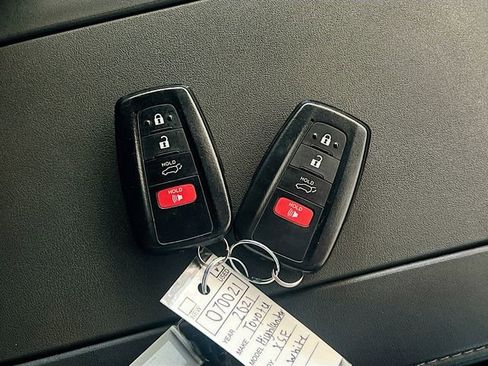 Used 2021 Toyota Highlander XSE image 32