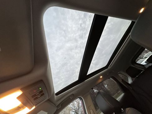 Used 2022 Nissan Rogue SV w/ SV Premium Package image 16