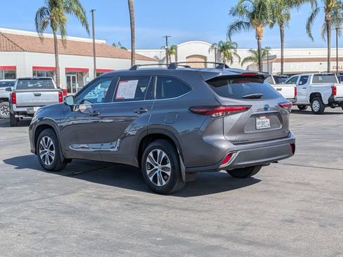 Used 2024 Toyota Highlander XLE AWD/4WD image 7