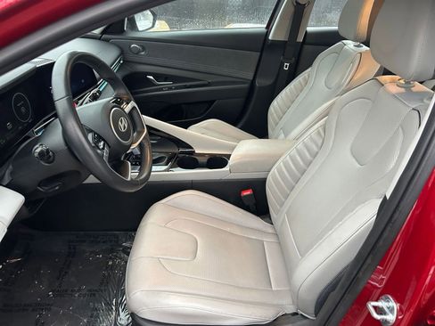 Used 2025 Hyundai Elantra Limited image 25