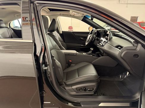 Used 2025 Lexus ES 350 w/ Technology Package FWD image 39