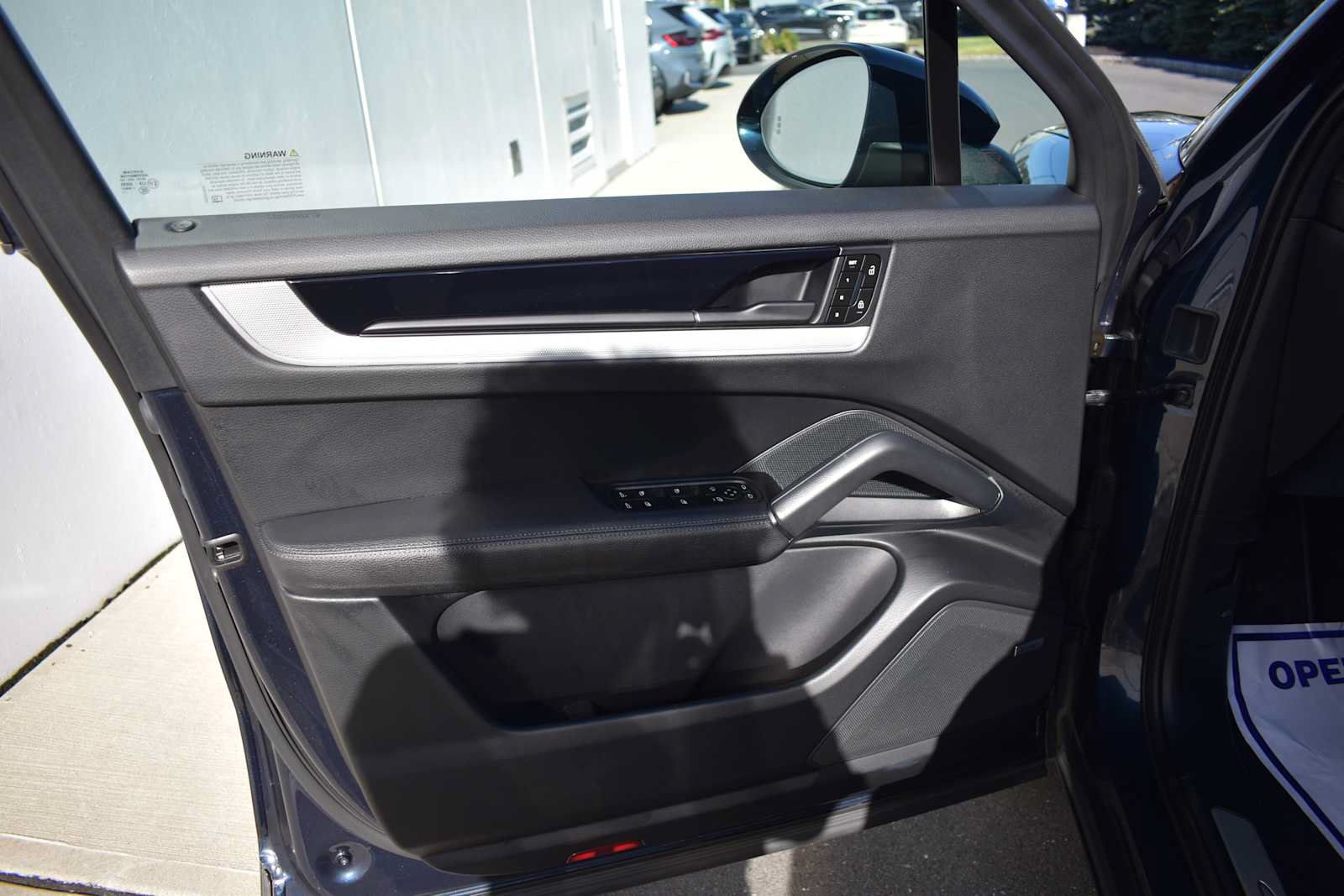 Used 2024 Porsche Cayenne AWD/4WD image 26