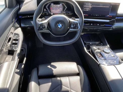 Used 2026 BMW 530i RWD image 12