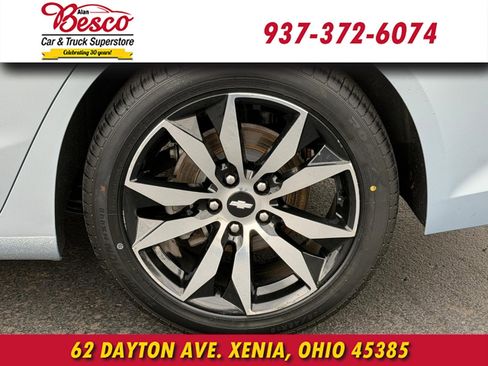 Used 2017 Chevrolet Malibu LT w/ Leather Package FWD image 6