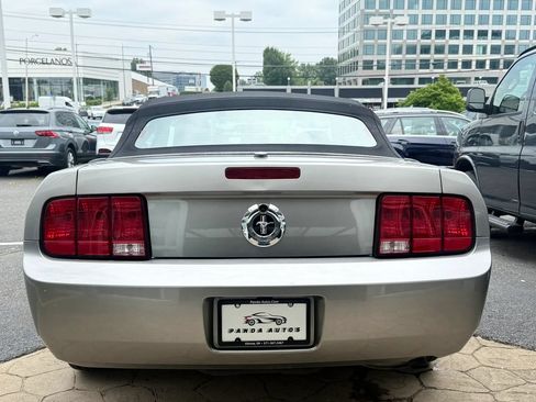 Used 2008 Ford Mustang Convertible RWD image 10