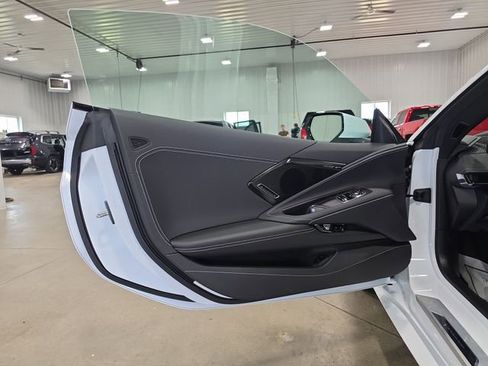 Used 2023 Chevrolet Corvette Stingray Preferred Cpe w/ Z51 Performance Package RWD image 20