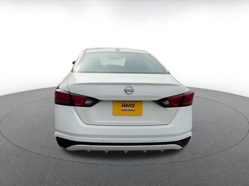 Used 2025 Nissan Altima 2.5 SV image 16