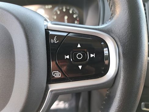 Used 2022 Volvo XC90 T5 Momentum image 20