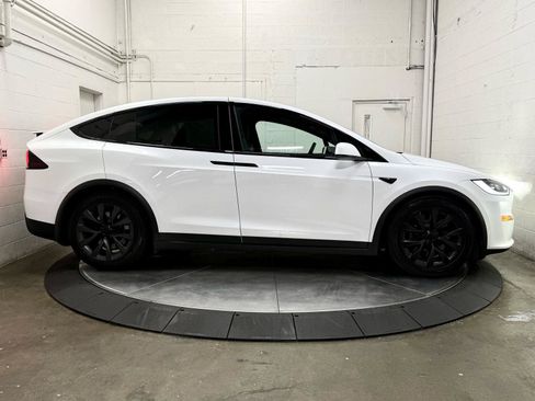 Used 2025 Tesla Model X AWD/4WD image 7