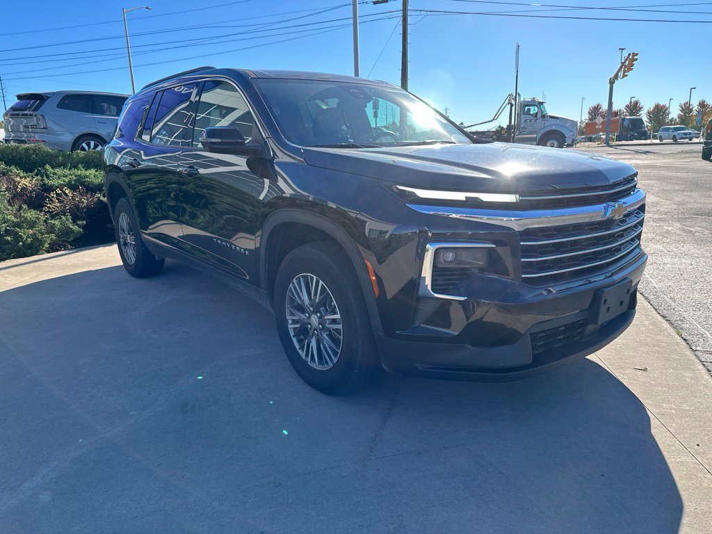 Used 2026 Chevrolet Traverse LT AWD/4WD image 3