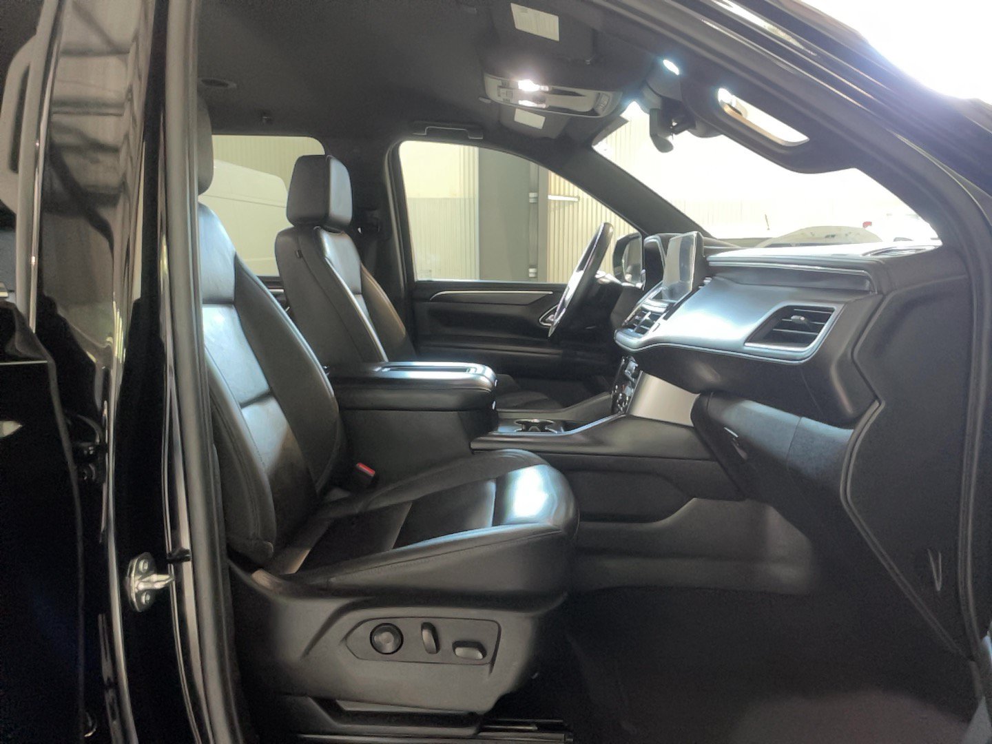 Used 2024 Chevrolet Suburban LT AWD/4WD image 21