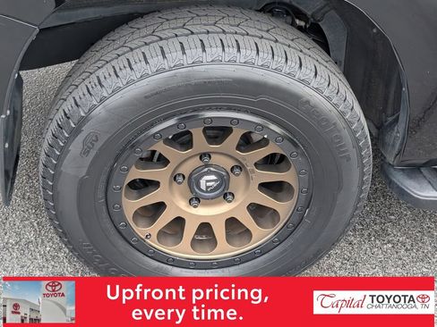 Used 2019 Toyota Sequoia SR5 AWD/4WD image 9