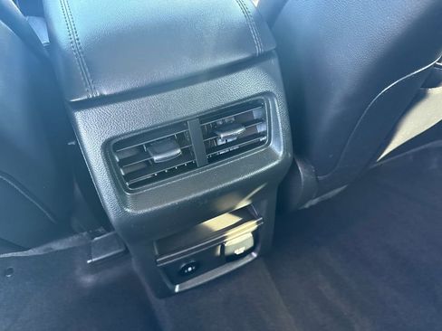 Used 2024 Ford Edge SEL w/ Convenience Package image 17