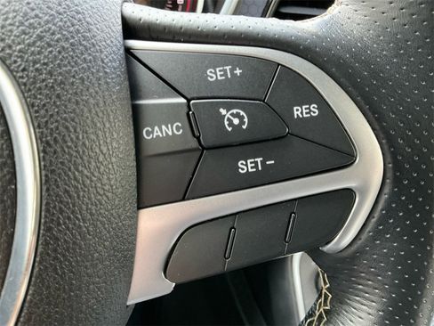 Used 2016 Dodge Challenger SRT w/ Technology Group image 33