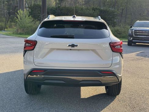 New 2026 Chevrolet Trax ACTIV w/ Sunroof Package FWD image 22