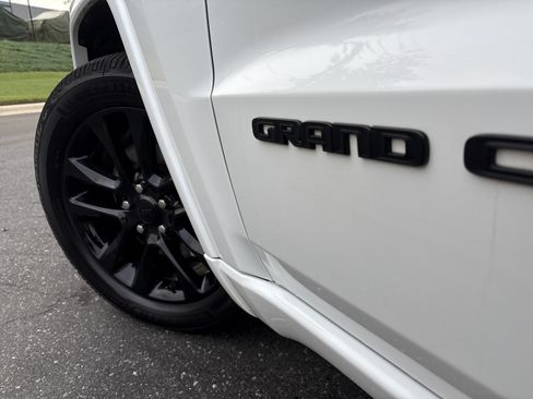 Used 2022 Jeep Grand Cherokee Laredo X AWD/4WD image 12