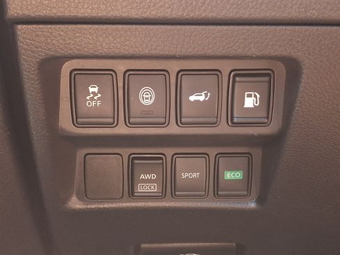Used 2020 Nissan Rogue SV AWD/4WD image 23