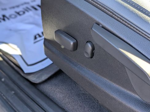 Used 2020 Chevrolet Colorado Z71 image 30