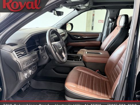 Used 2023 GMC Yukon Denali Ultimate AWD/4WD image 10