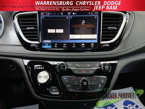 New 2026 Chrysler Pacifica Select image 22