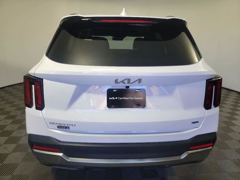 Certified 2025 Kia Sorento EX w/ Panoramic Sunroof Package image 5