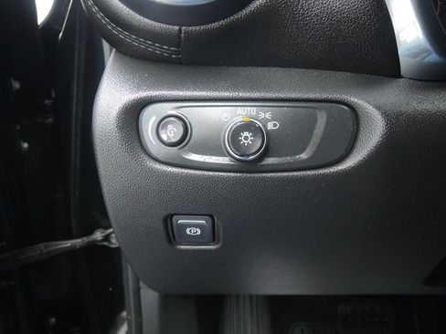 Used 2019 Chevrolet Blazer LT FWD image 25