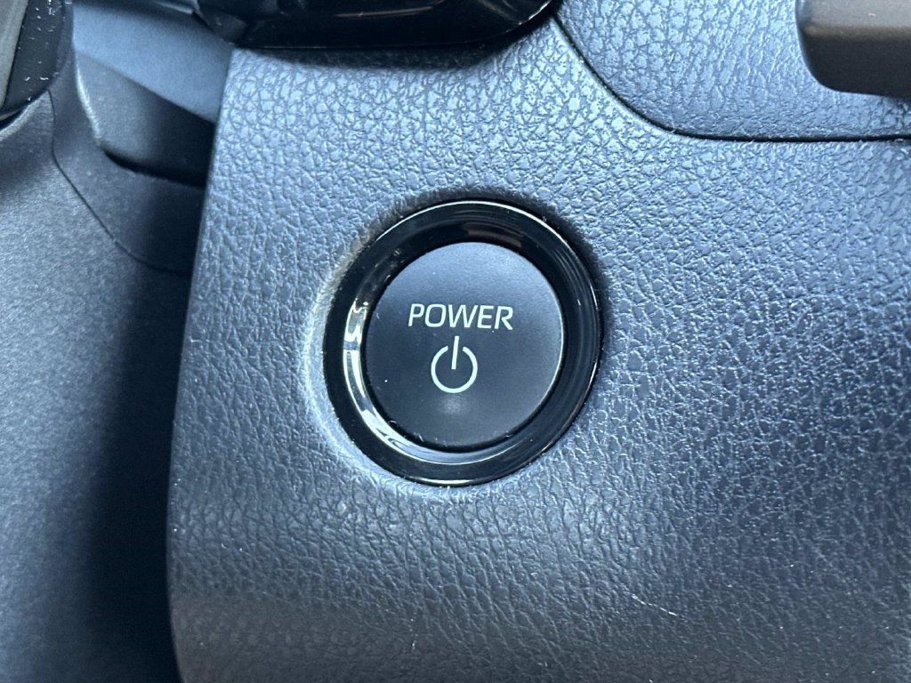 Used 2025 Toyota Camry SE FWD image 31