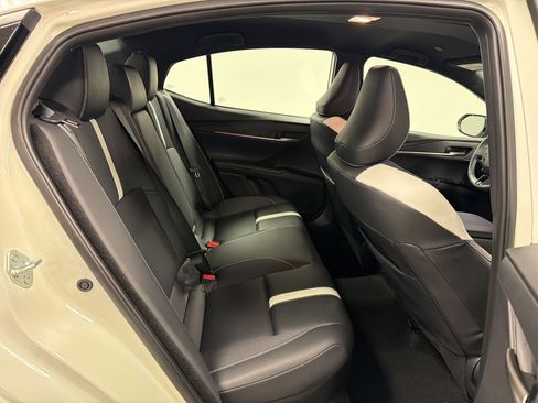 Used 2025 Toyota Camry SE w/ Convenience Package FWD image 31