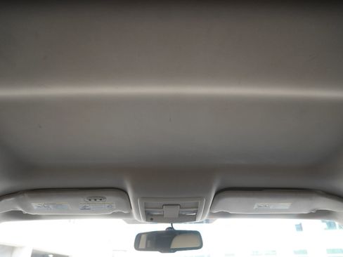 Used 2010 Jeep Liberty Limited w/ Tire & Wheel Group image 22