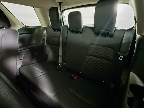 Used 2025 Nissan Pathfinder SV image 28