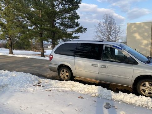 Used 2006 Dodge Grand Caravan SXT image 9