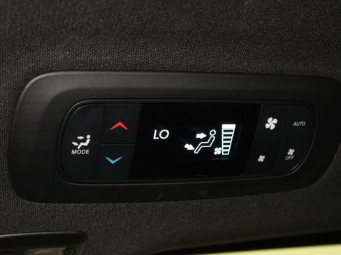 Used 2026 Chrysler Pacifica Limited w/ S Appearance Package FWD image 29