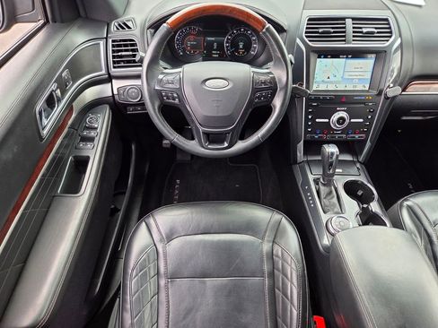 Used 2019 Ford Explorer Platinum image 14