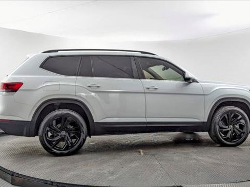 Used 2022 Volkswagen Atlas SE w/ Black Wheel Package image 8